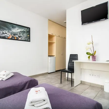 אורחן Skyhome Mini-hotel